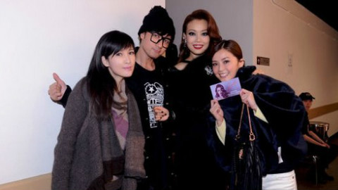 孤单的心痛+天荒爱未老+爱得太迟+如果你知我苦衷——周慧敏
